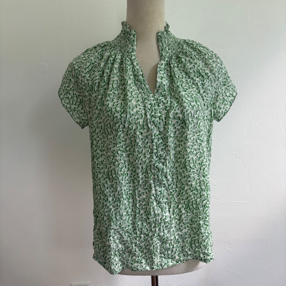 RUNGOLEE 100% Silk Blouse Top XS Green White Patterned Smocked Neck Cap Sleev